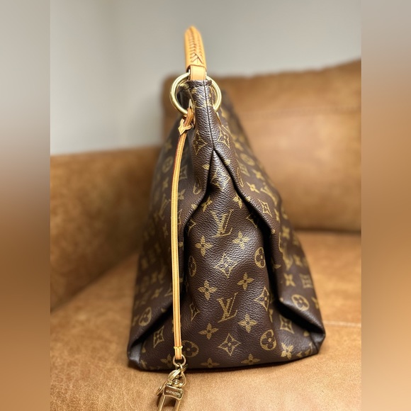 Louis Vuitton Artsy MM in Monogram - Picture 7 of 16